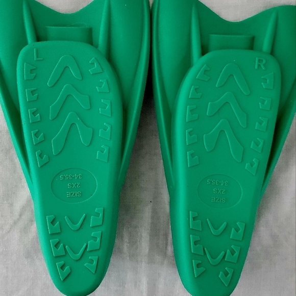 Green Swim Fins with Mesh Bag - Picture 2 of 5